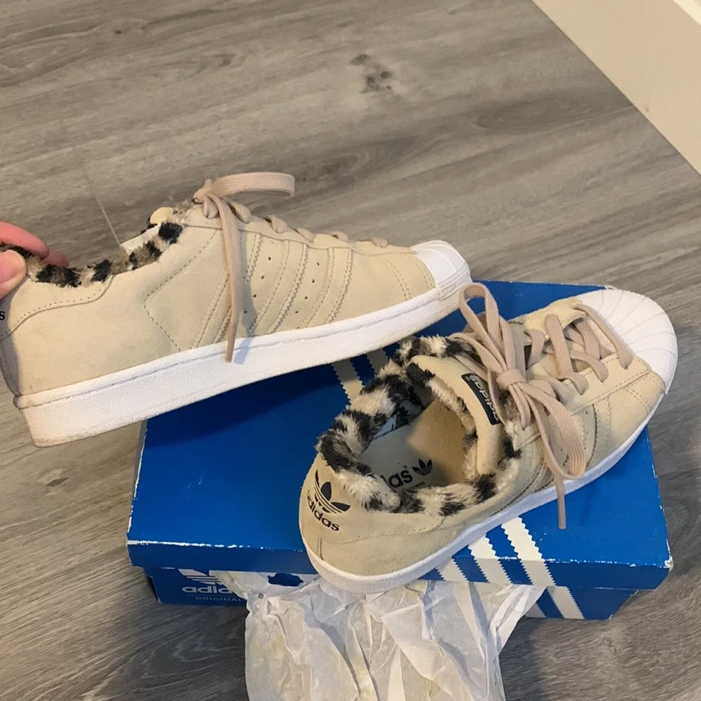 Adidas shoes - Picture 3 of 4